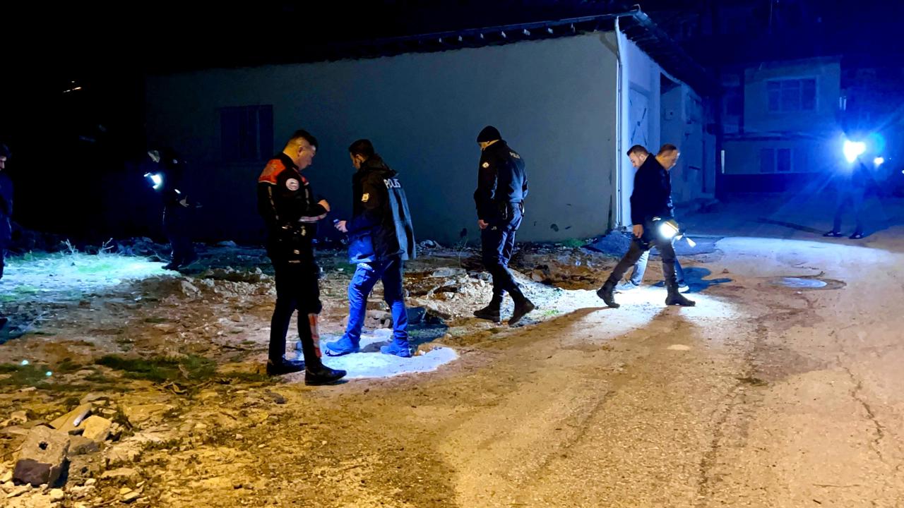 Cemal Gürsel Mahallesi’nde parkta çıkan silahlı kavgada 1 kişi bacağından vurula