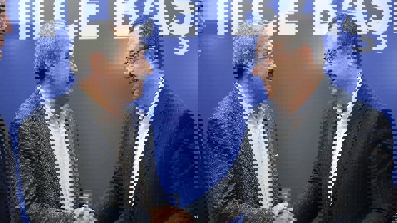 AK Parti’ye Katılımlar Sürüyor: Kale’de Meclis Üyesi Karadeniz de AK Parti Rozeti Taktı