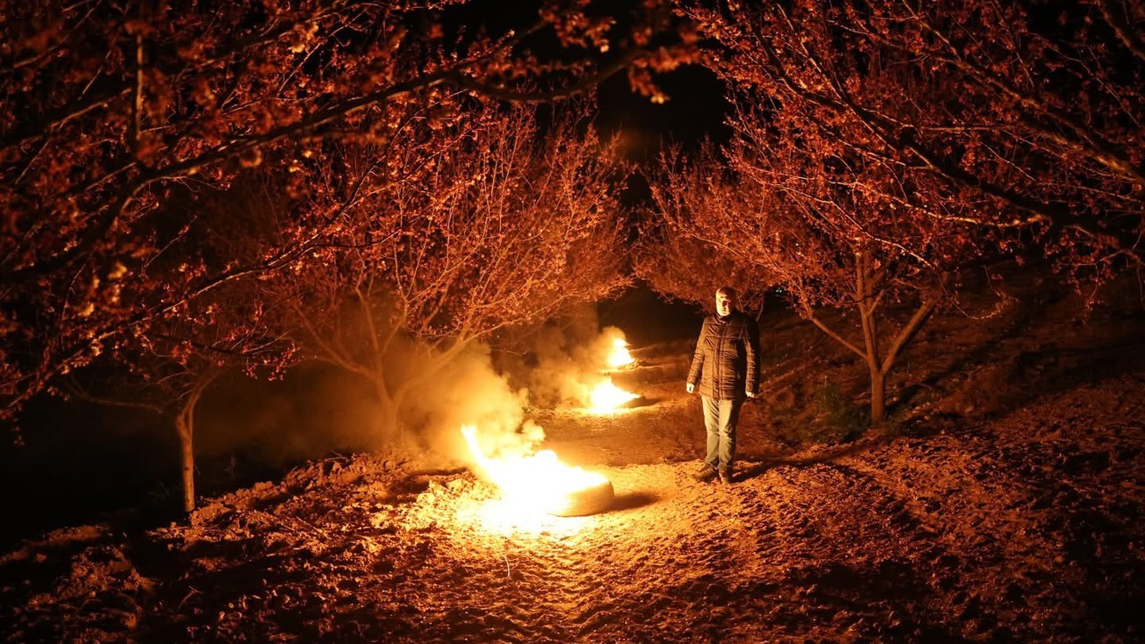Kayısı Üreticileri Dona Karşı Sabaha Kadar Nöbette