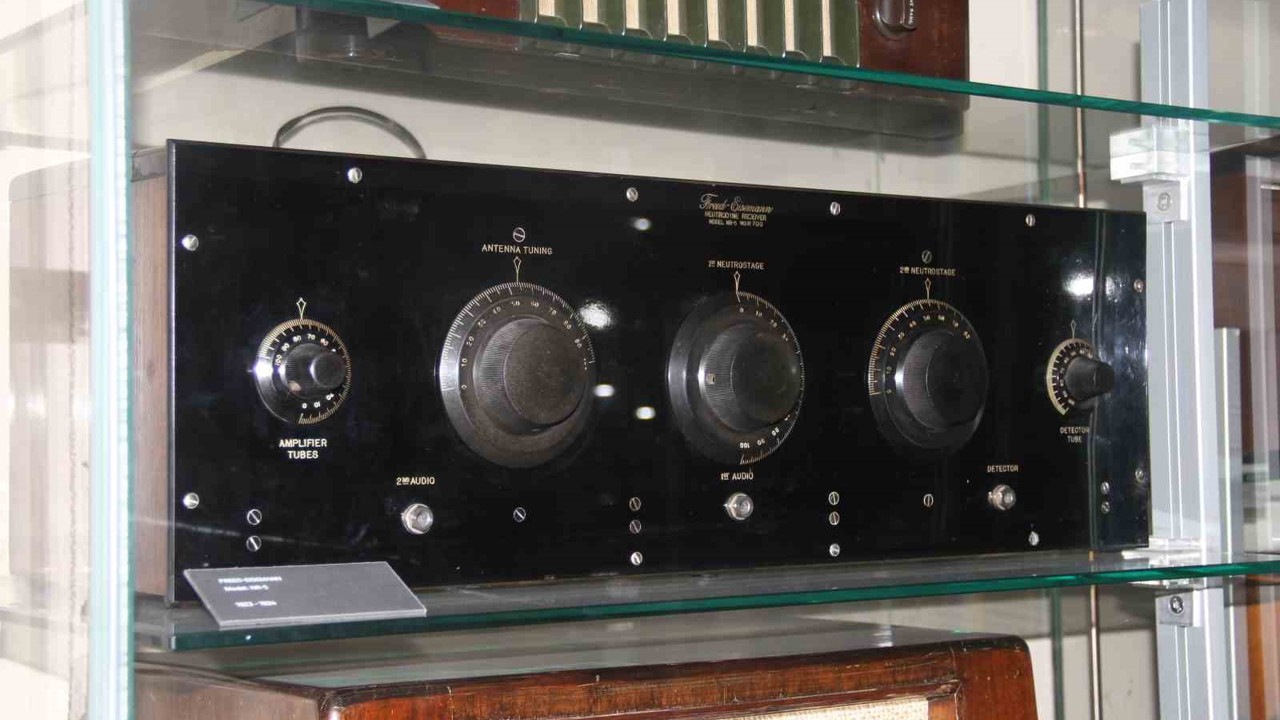 Asırlık telsiz ve radyo bu müzede özenle korunuyor
