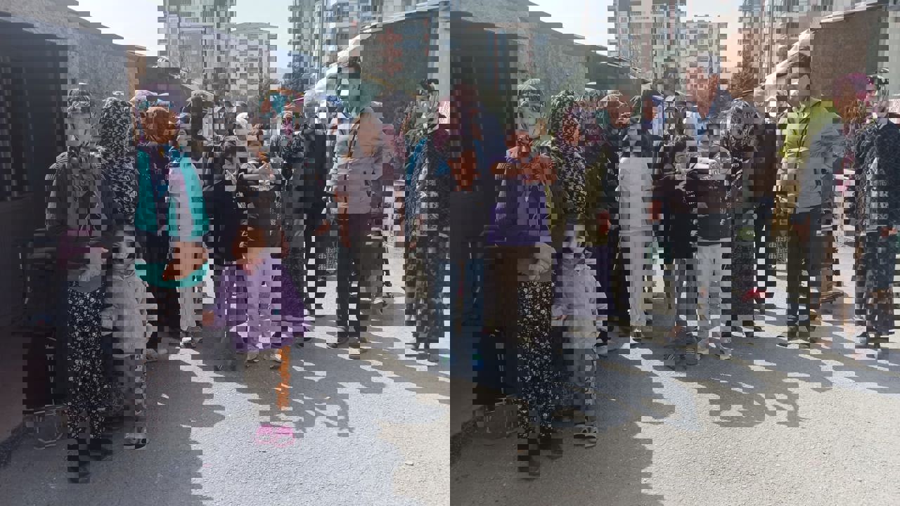 Malatya’da konteyner kentlerde başlatılan tahliye sürecine tepki gösteren deprem