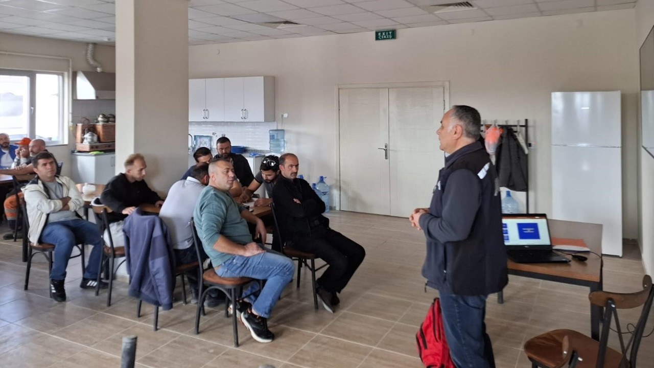 Karayolları 106. Şube Şefliği personellerine sivil savunma eğitimi verildi
