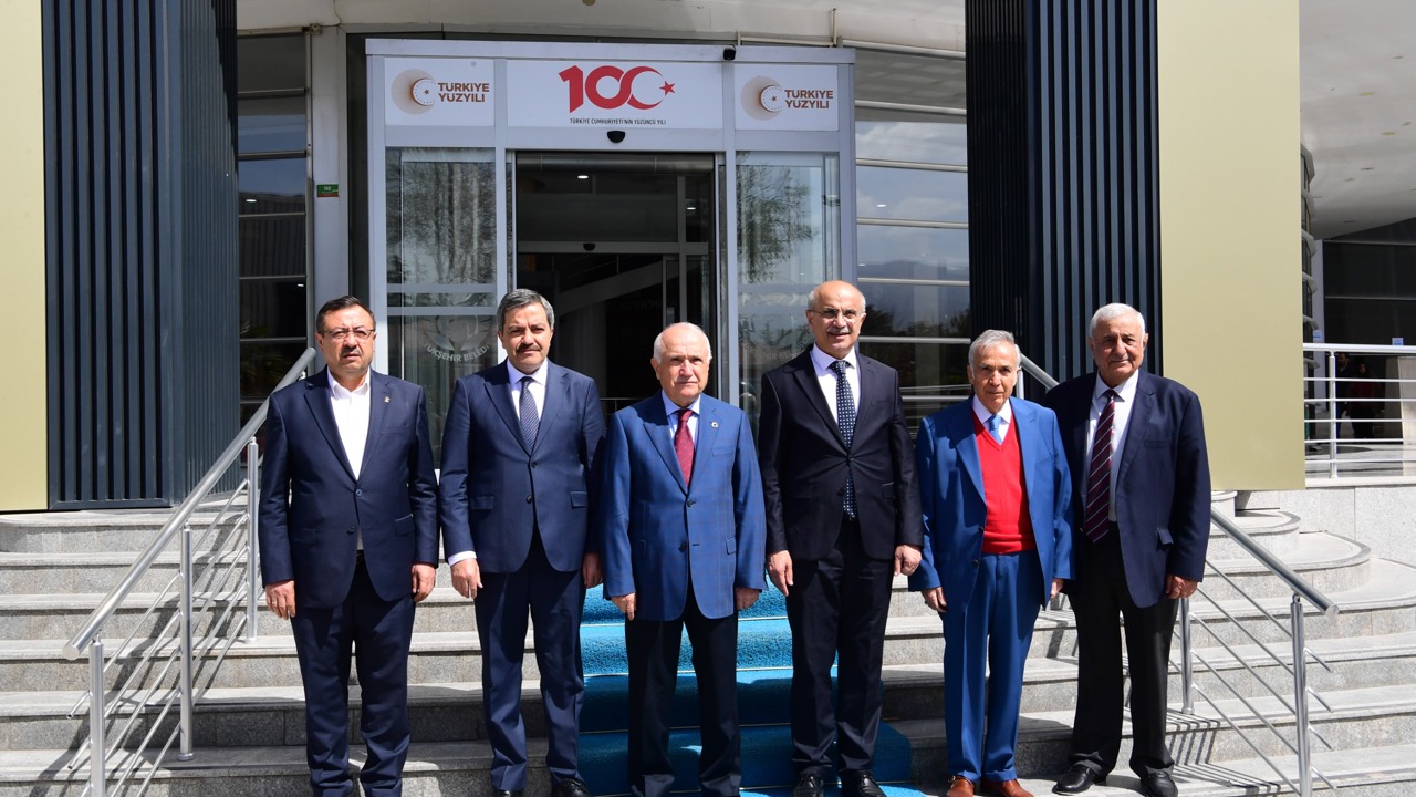 Cumhurbaşkanlığı Yüksek İstişare Kurulu Üyesi ve Türkiye Büyük Millet Meclisi es