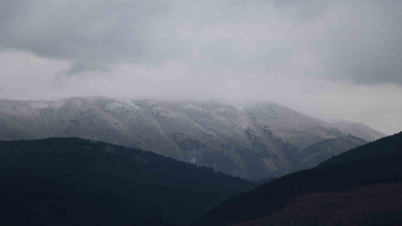 Ilgaz Dağı mevsimin ilk karı ile beyaza büründü
