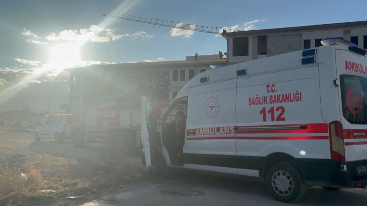 Alacaklarını alamayan işçiler çatıya çıktı
