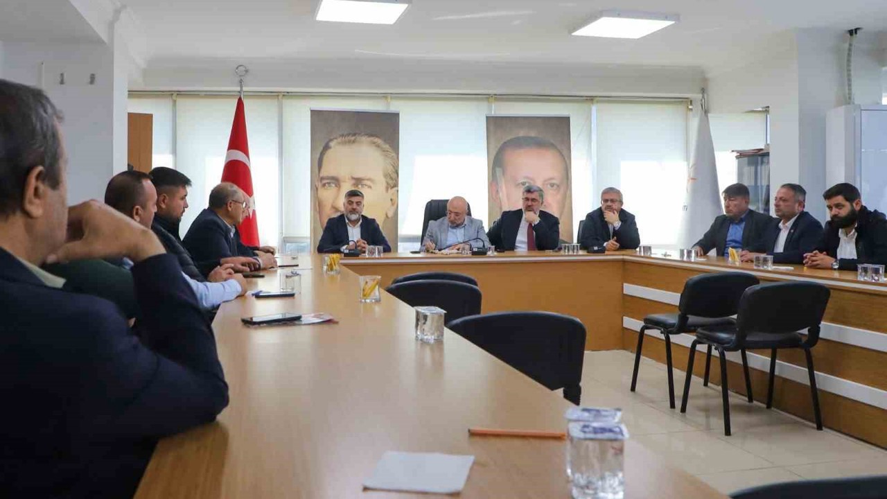 Muhtarlar talep ve şikayetlerini milletvekillerine ilettiler
