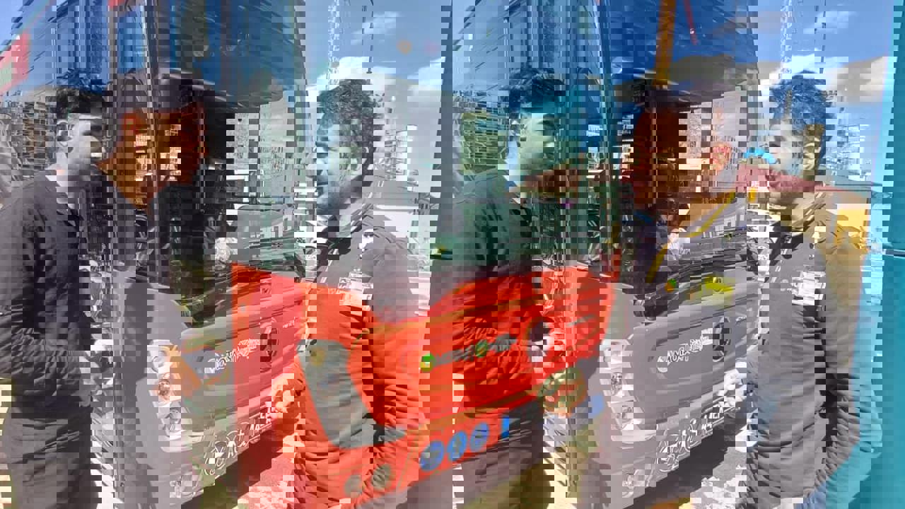 Otobüste Türkü Sürprizi: 21 Yaşındaki Genç Yolculara Moral Oldu