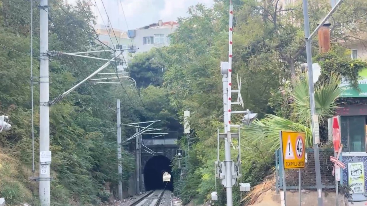 Evlerin altından geçen 114 yıllık tren tüneli mahalleyle bütünleşti
