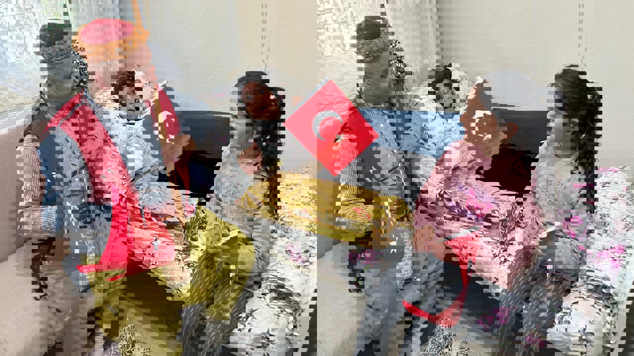 Keloğlan, 23 Nisan Sevincini Özel Çocukların Evine Taşıdı