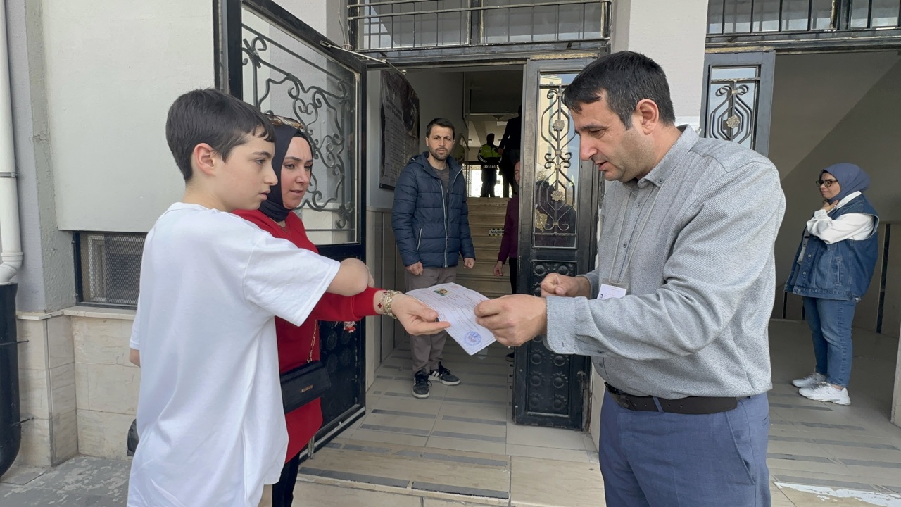 Malatya’da 19 Bin Öğrenci Bursluluk Sınavında Ter Döktü