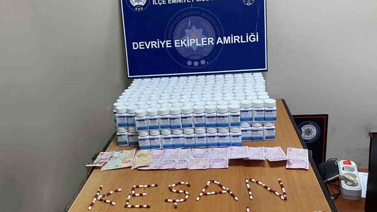 Keşan’da park halindeki araçta 16 bin 744 adet uyuşturucu hap ele geçirildi
