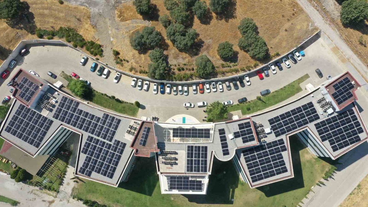 MCBÜ kampüsü elektrik ihtiyacını Enerjisa ile güneşten sağlayacak
