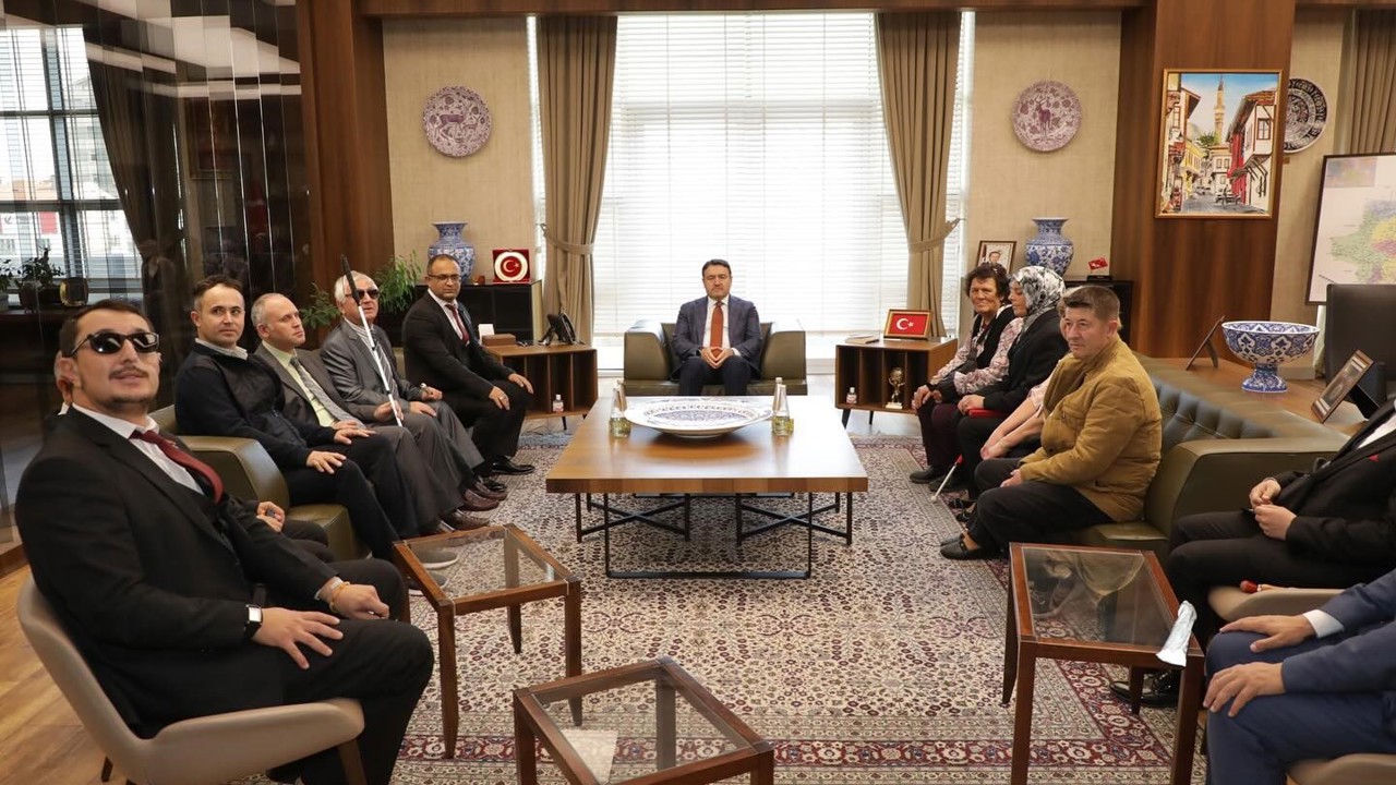 Vali Işın: "Engelli vatandaşlarımızın yaşamını daha da kolaylaştırmalıyız"
