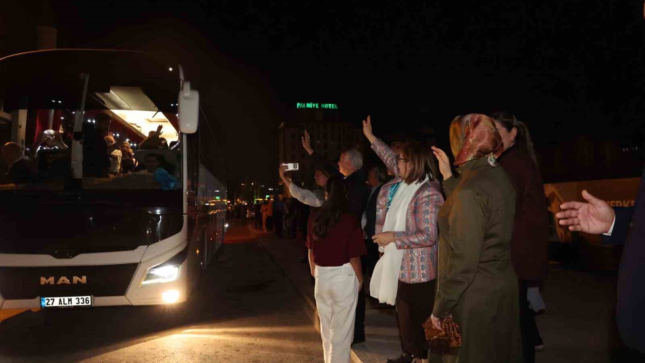 Evliliklerinde 41 yılı dolduran çiftler kutsal topraklara uğurlandı
