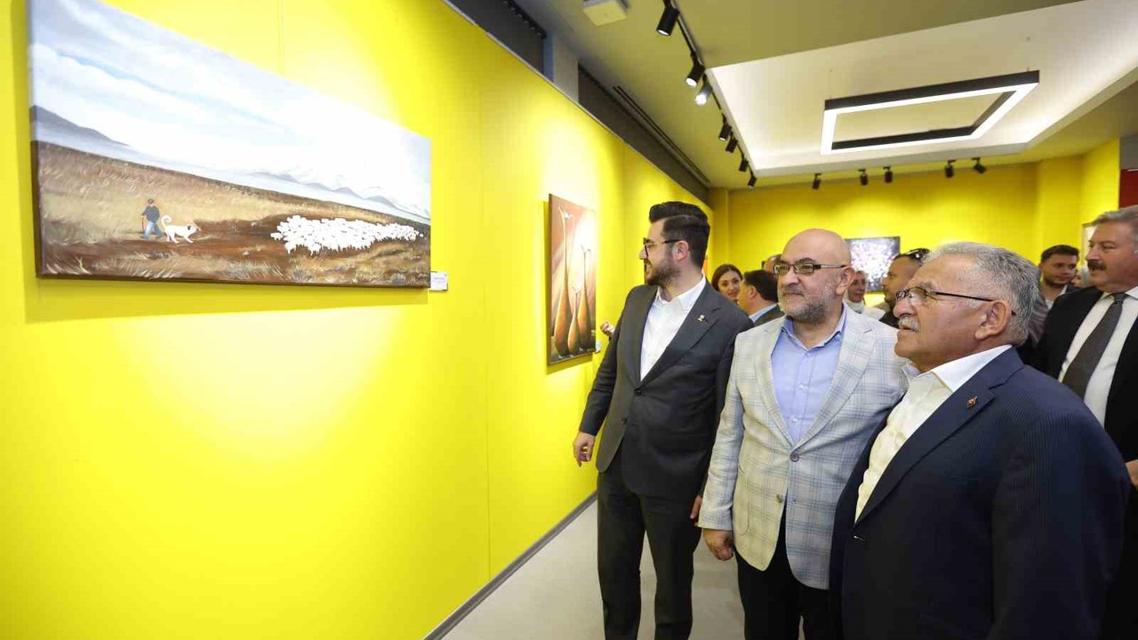 Büyükkılıç, Neşe Özhaseki’nin Renklerin Dili Resim Sergisi’nin açılışına katıldı
