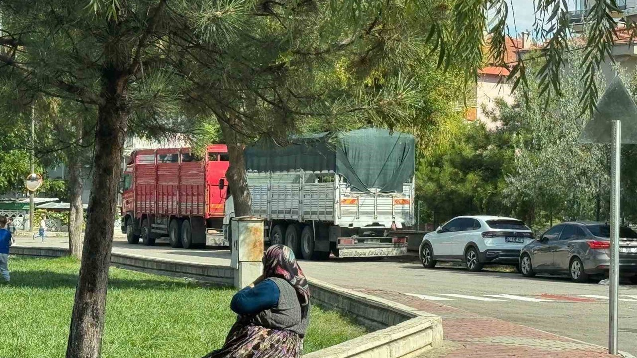 Kentin cadde ve sokaklarını ağır tonajlı araçların işgal etmesine vatandaşlar tepkili
