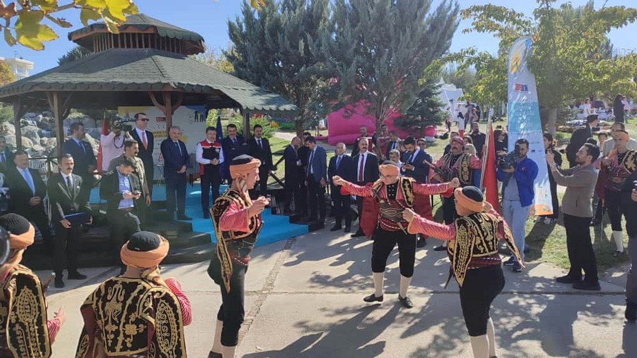 Bakan Tekin ve Bakan Yumaklı, ’Tarımın Yıldızları Çocuk Şenliği’nde bir araya geldi
