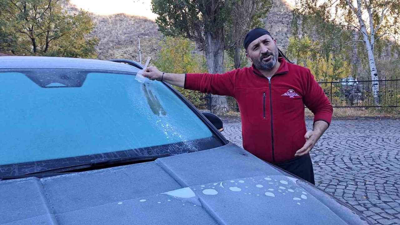 Kars buz kesti: Termometreler eksi 7’yi görünce araç camları buz tuttu

