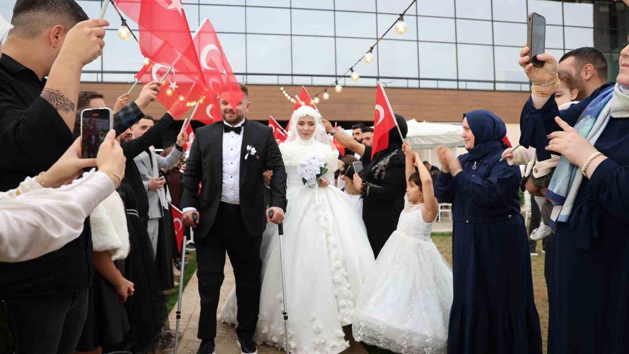 Kuzey Irak’ta gazi olan Demir dünyaevine girdi
