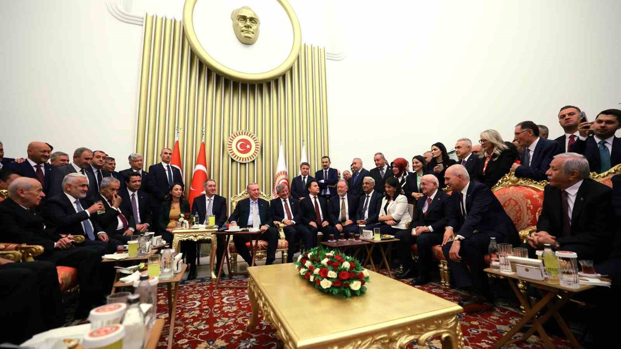 Cumhurbaşkanı Erdoğan, TBMM’de parti lideriyle buluştu
