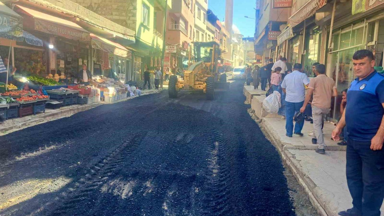 Siirt’te Sakıp Beygo Caddesi’nde asfalt çalışması yapıldı
