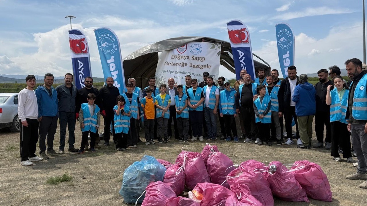 Kale’de Kıyılar Temizlendi