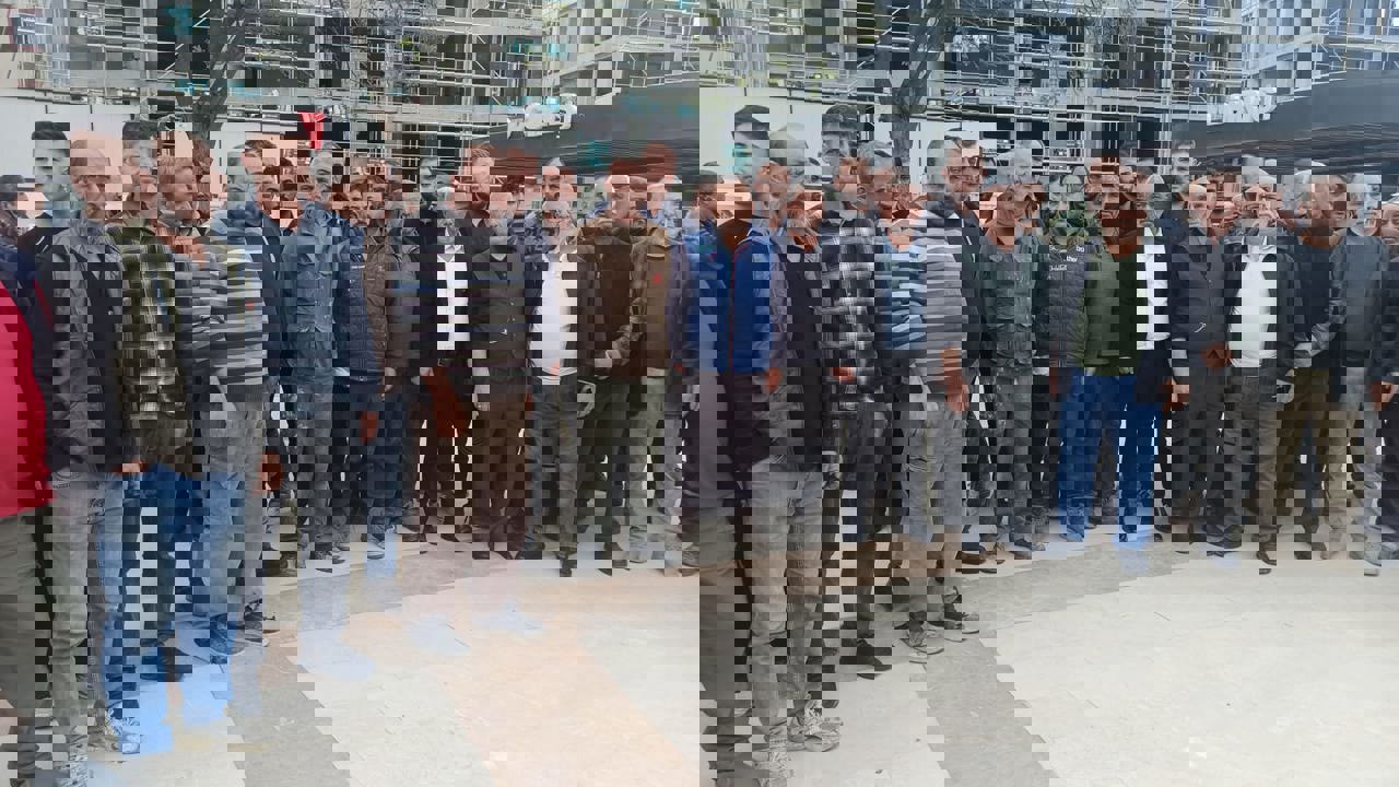 Sanayi Esnafı Valilik Önünde Toplandı: 3 Gün Süre Verilen Esnaflardan Vekillere Sert Tepki