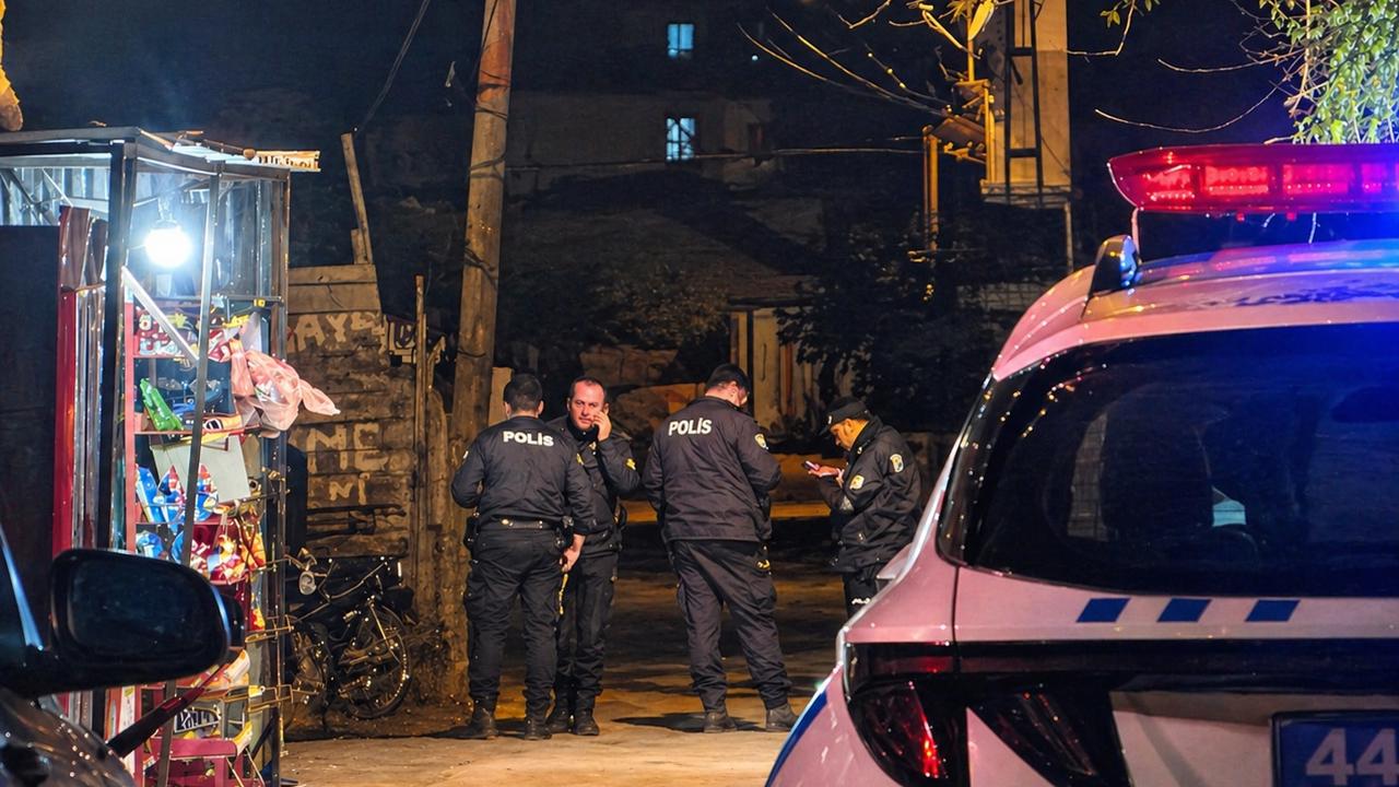 Sokak Kavgası Kanlı Bitti: 14 Yaşındaki Çocuk Bıçaklandı