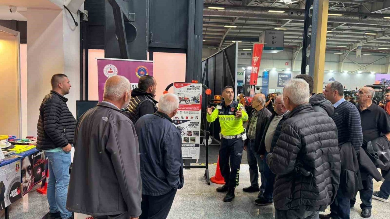 Bursa Tarım ve Hayvancılık Fuarı’nda jandarmadan traktör sürücülerine trafik eğitimi
