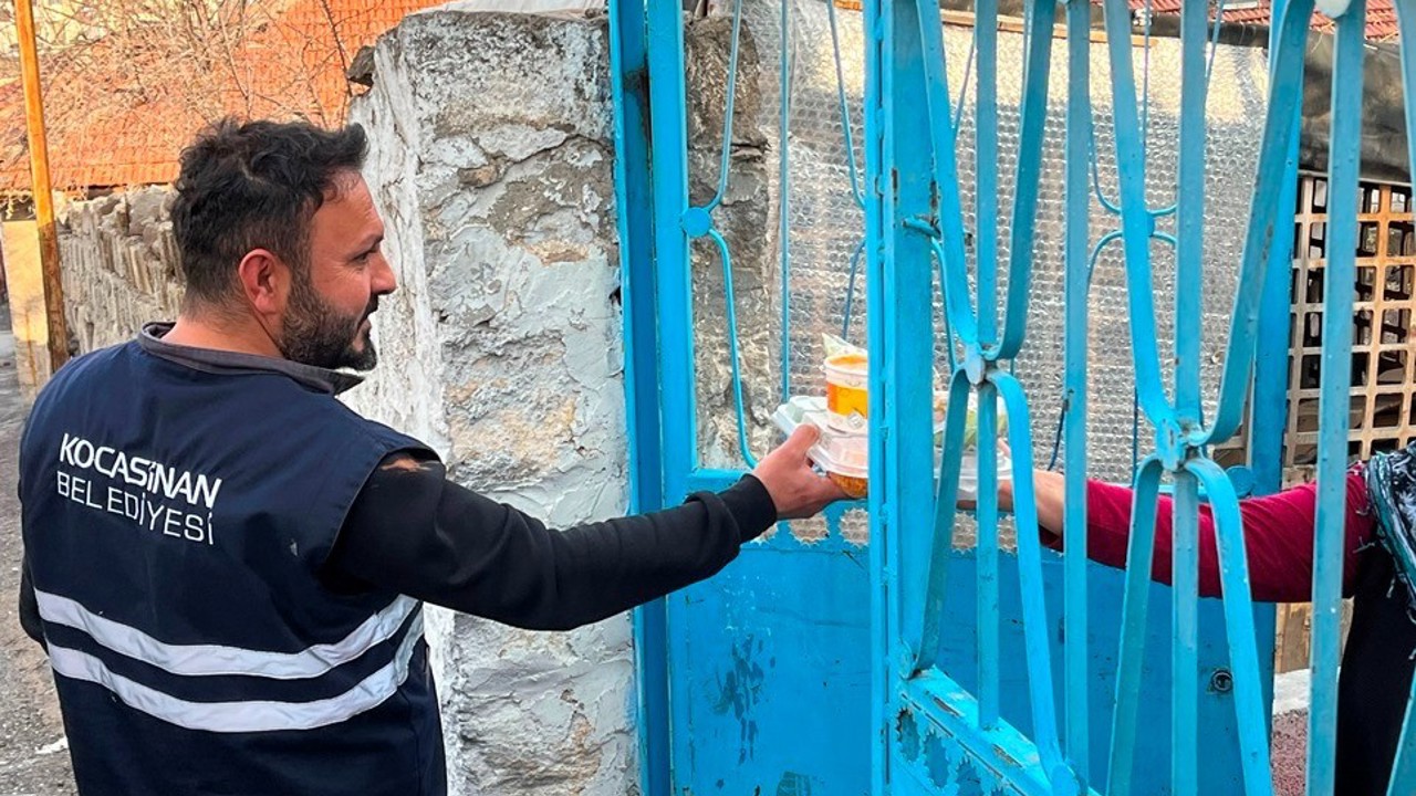 Kocasinan’da gönüller kazanılıyor: her gün 4 çeşit sıcak yemek evlere ulaşıyor
