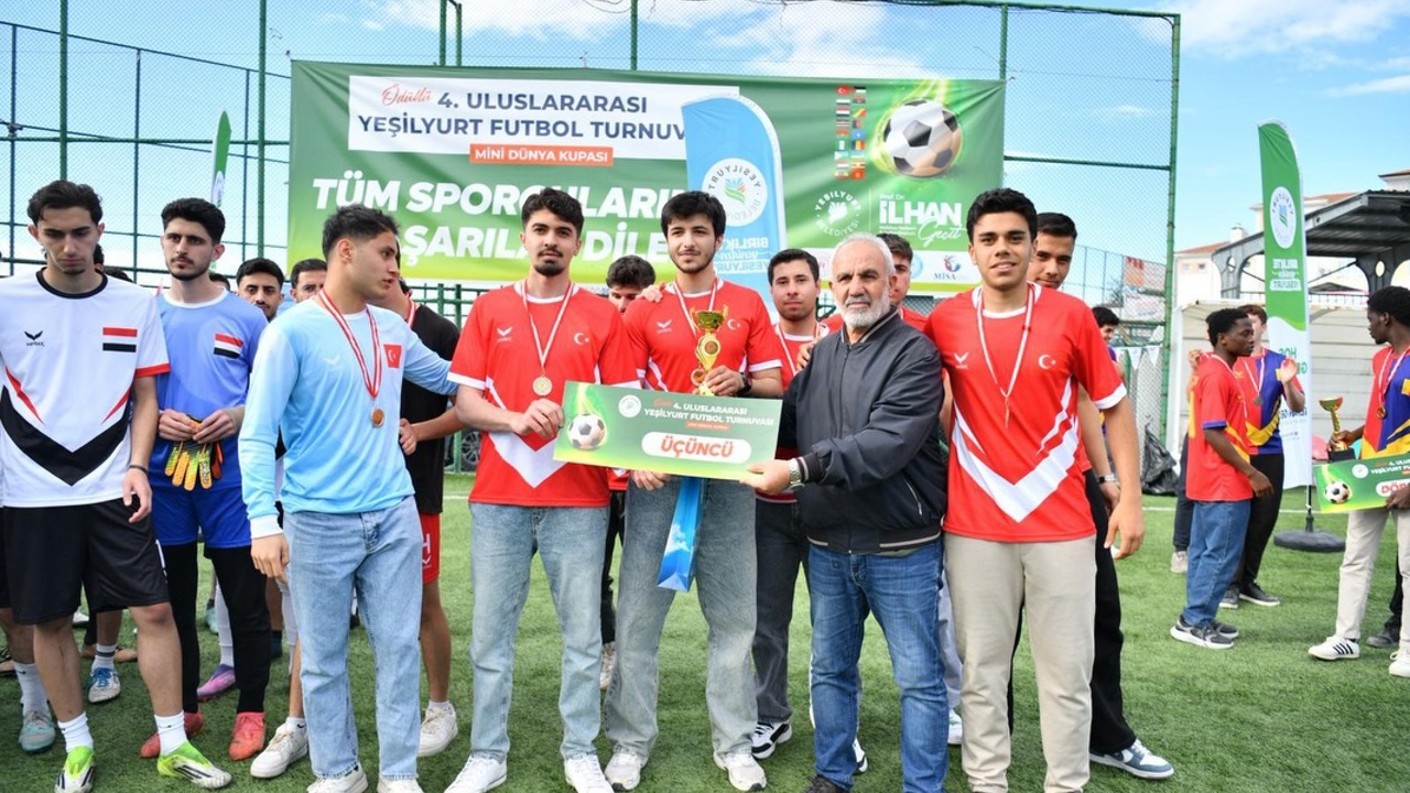 Mini Dünya Kupası’nda Kardeşlik Kazandı: Yeşilyurt’ta Uluslararası Futbol Coşkusu