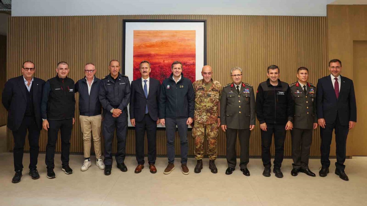 İtalyan heyet, Baykar’ın oyun değiştirici teknolojilerini inceledi: TB3 SİHA, AKINCI, KIZILELMA art arda havalandı
