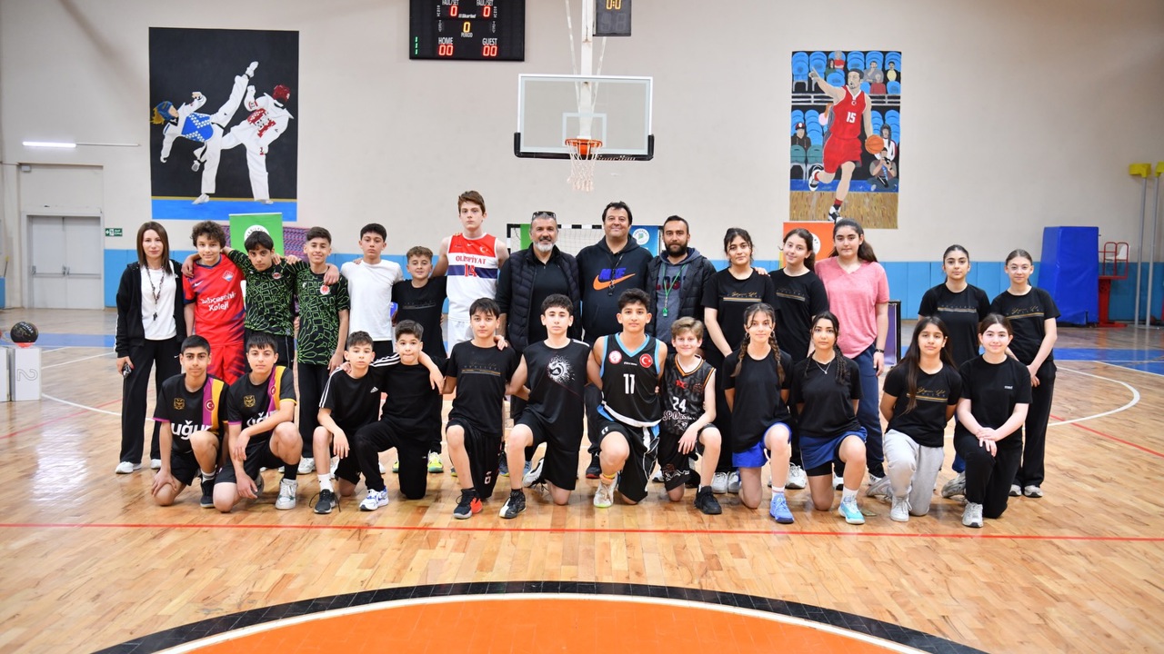 Yeşilyurt Belediyesi’nin Basketbol Turnuvasında Dostluk Ve Rekabet Bir Arada Yaşandı