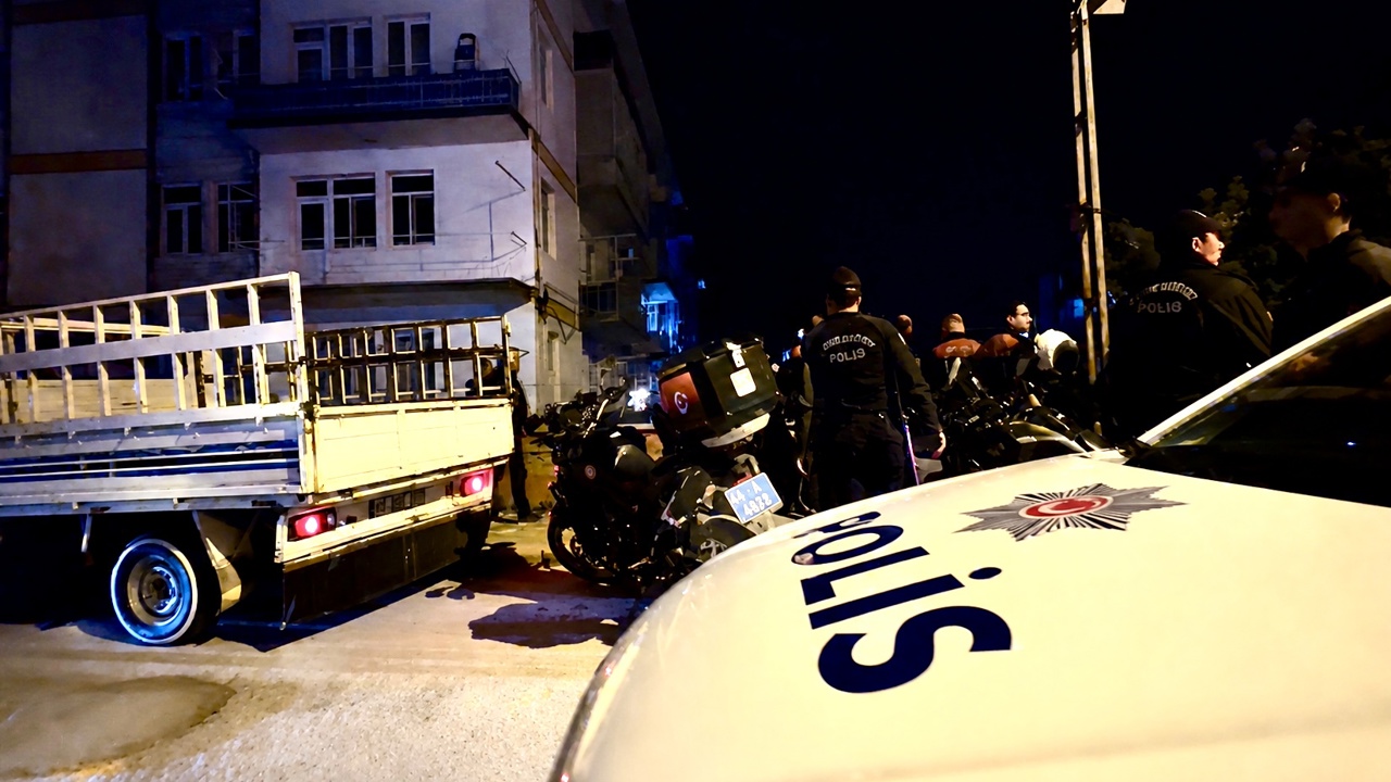 İki Ayrı Kavgada 2 Kişi Bıçakla Yaralandı