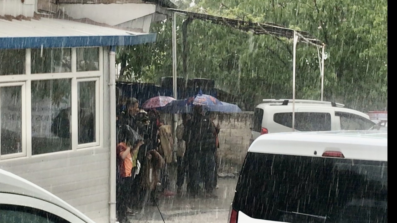 Sağanak Yağmur Kısa Süreliğine Etkili Oldu