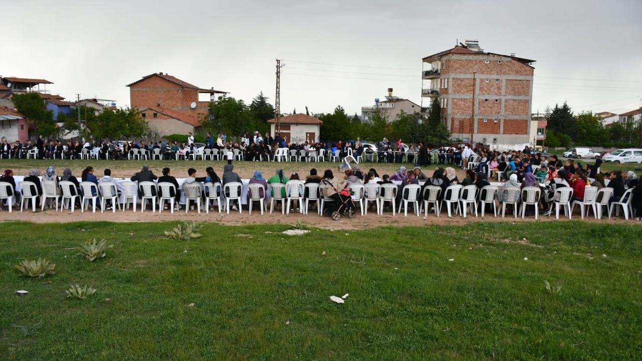 Anneler Günü Cemal Gürsel Mahallesi’nde Şölen Havasında Kutlandı