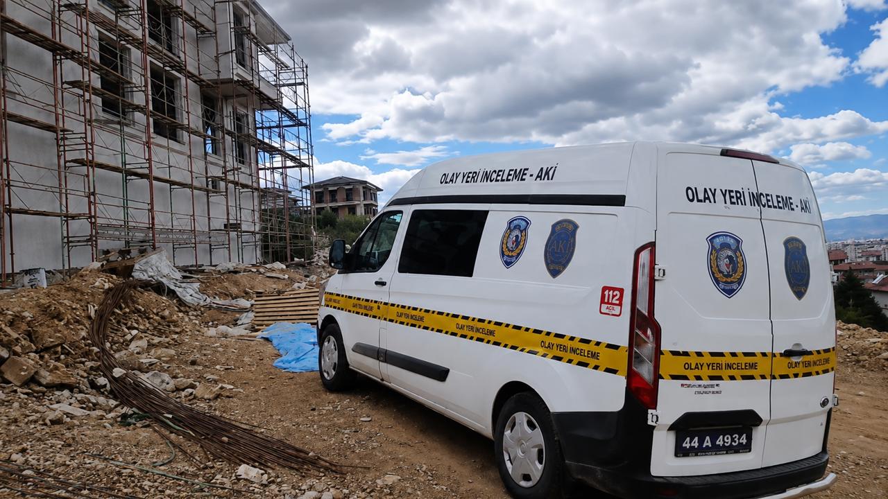 İnşaatta Yüksekten Düşen İşçi Ağır Yaralandı