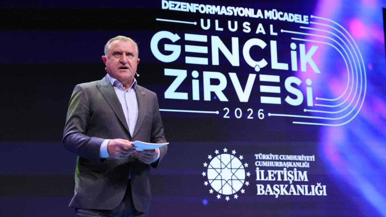 İnönü Üniversitesi Öğrencileri Dezenformasyonla Mücadele Zirvesi’nde Yer Aldı