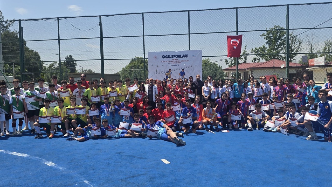 Milli Egemenlik Ortaokulu Hokey Takımı Türkiye Şampiyonu Oldu