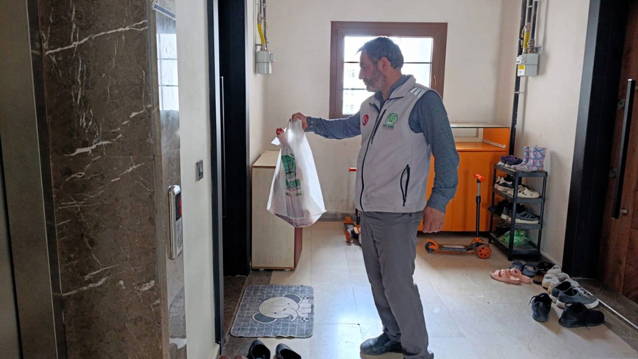 Umut Kervanı’ndan İhtiyaç Sahibi Ailelere Kurban Eti Desteği