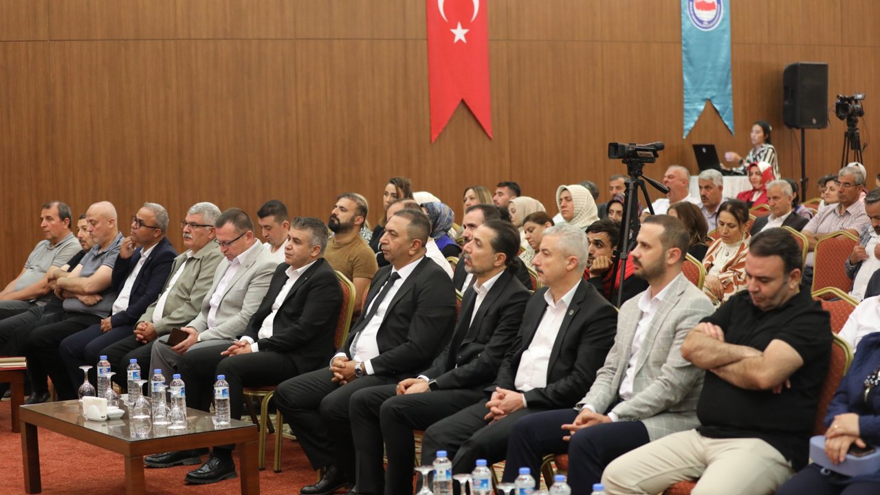 İşçi-Memur Ayrımı Sağlık Çalışanlarının Omzuna Yüklenemez