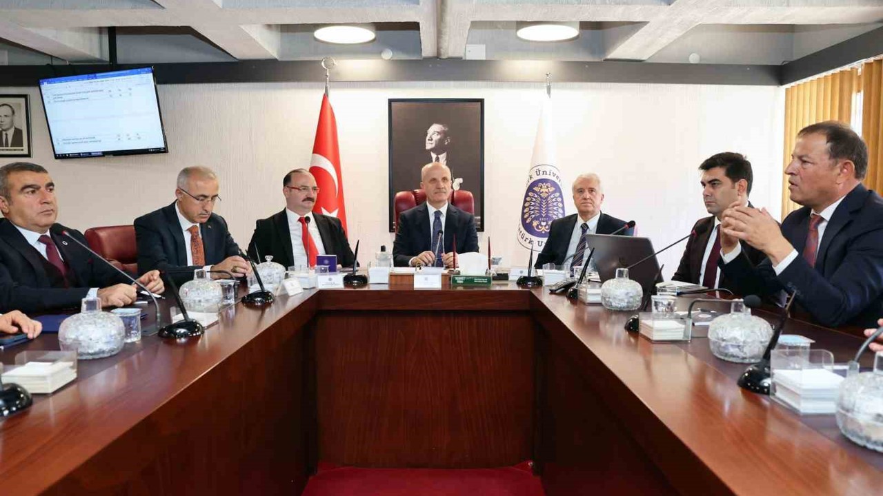 YÖK Başkanı Prof. Dr. Erol Özvar, Atatürk Üniversitesi Senato toplantısına katıldı
