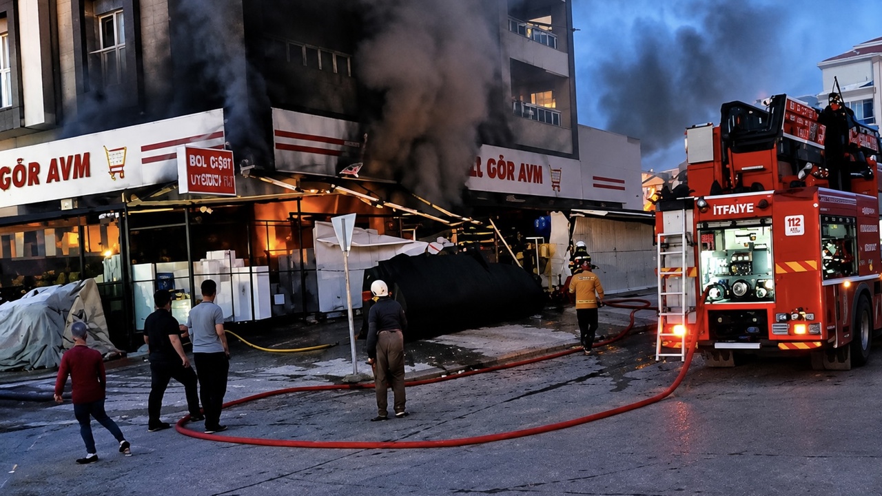 AVM’de Yangın: Büyük Çaplı Hasar Oluştu