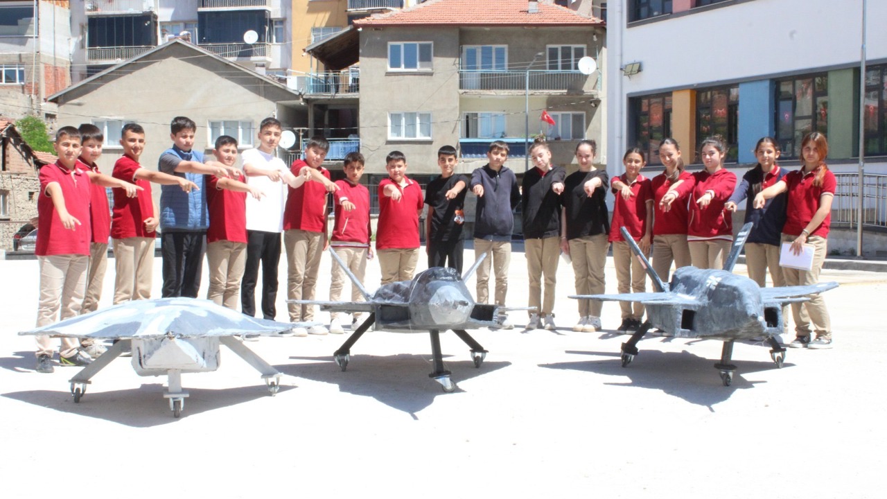 Hekimhanlı Öğrencilerden Geri Dönüşümle Savunma Sanayisine Selam