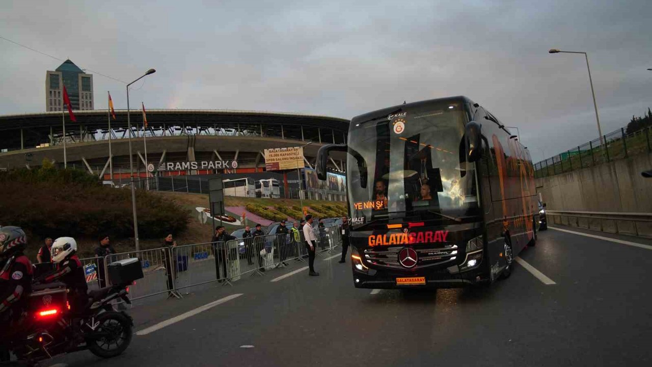 Galatasaray, derbi için stada geldi
