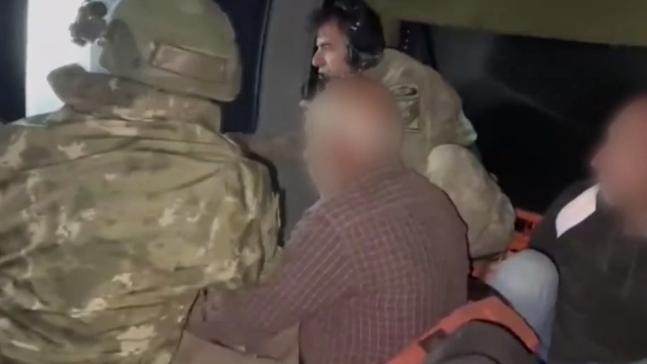 Sarp Arazide Mahsur Kalan Vatandaşlar Askeri Helikopterlerle Kurtarıldı
