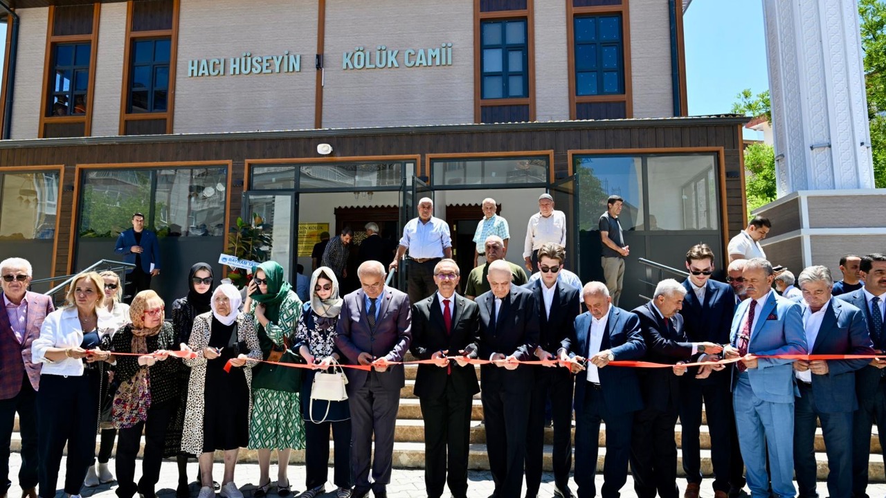 Malatya’da yapımı tamamlanan Hacı Hüseyin Kölük Camii, düzenlenen törenle ibadet