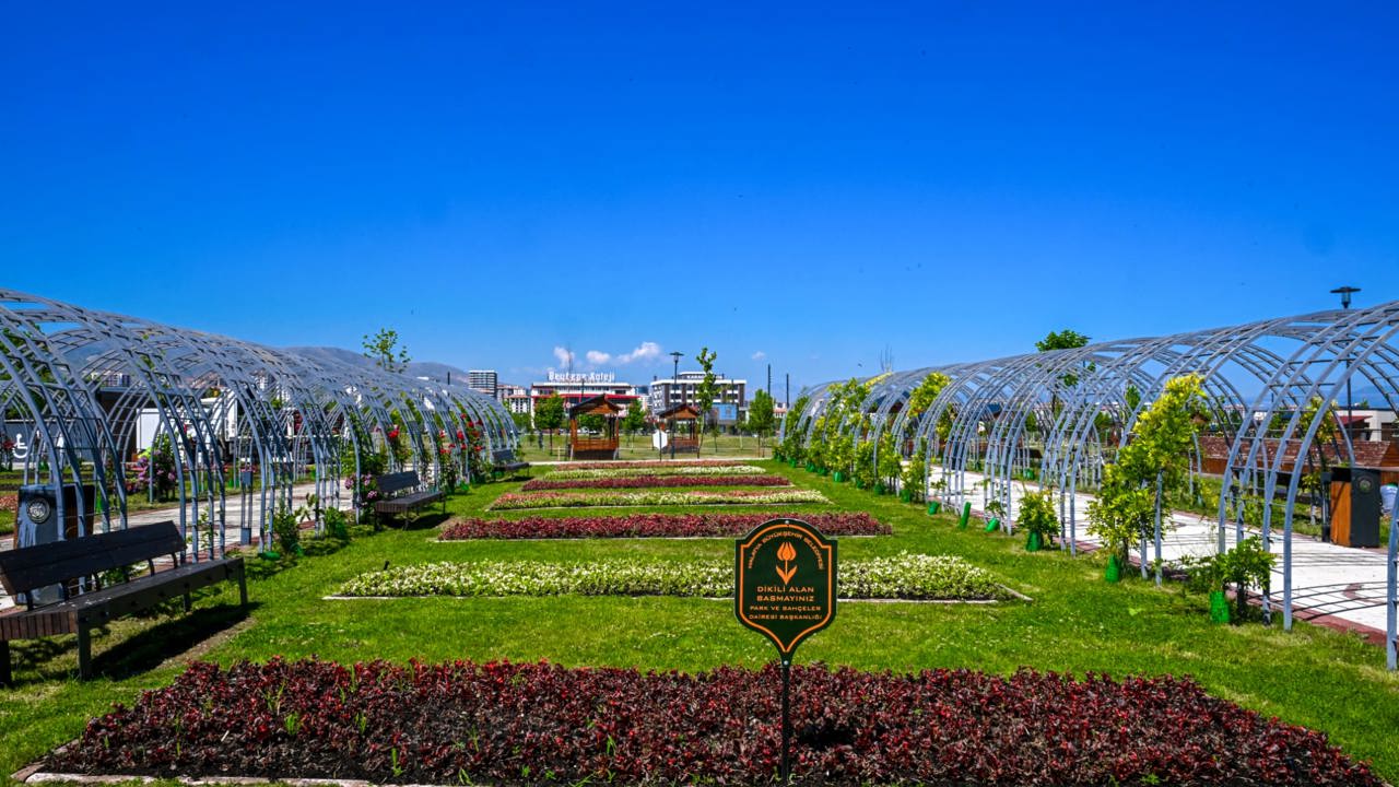 Malatya Büyükşehir Belediyesi Park ve Bahçeler Daire Başkanlığı tarafından peyza