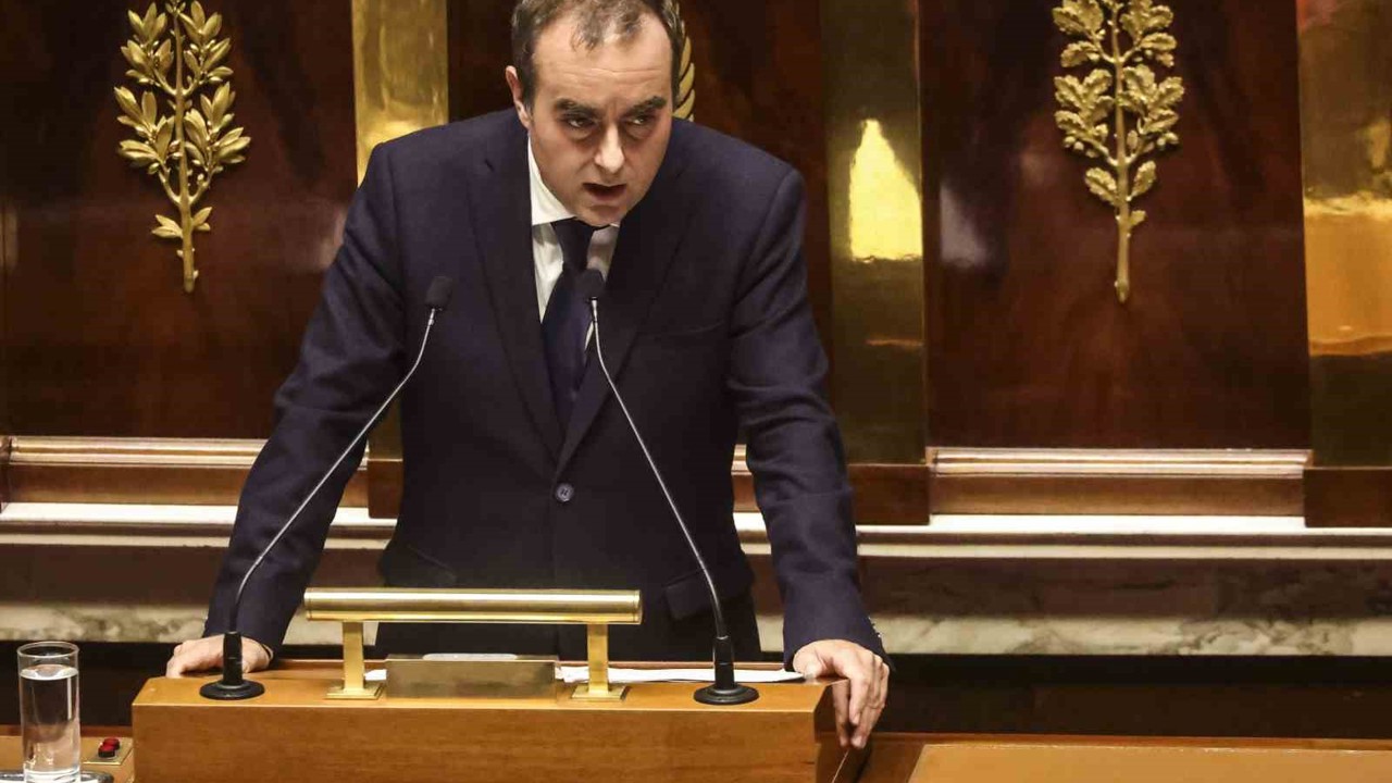 Fransa’da tartışmalı emeklilik reformu askıya alınacak
