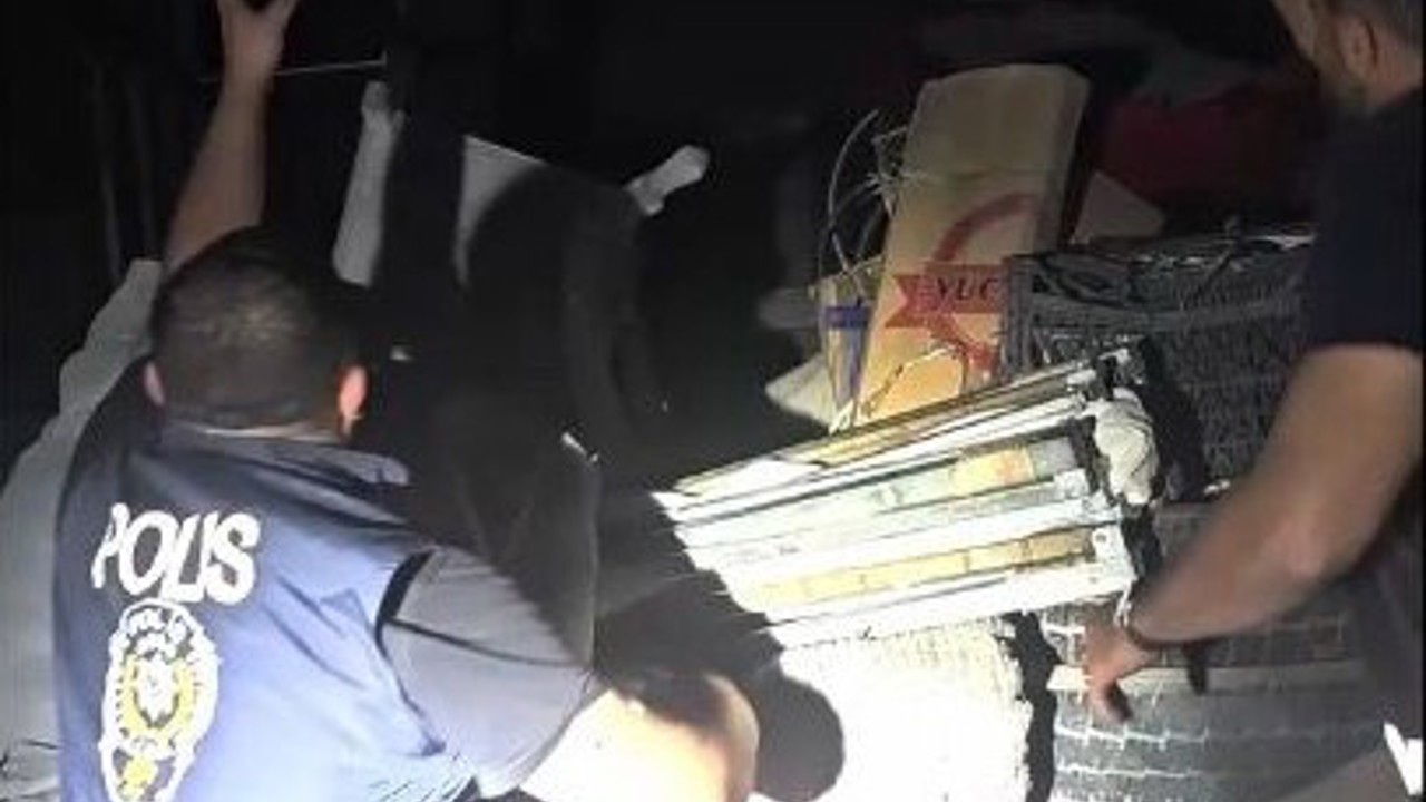 Aracın fan ve klima düzeneğinin içerisinde 11 düzensiz göçmen çıktı
